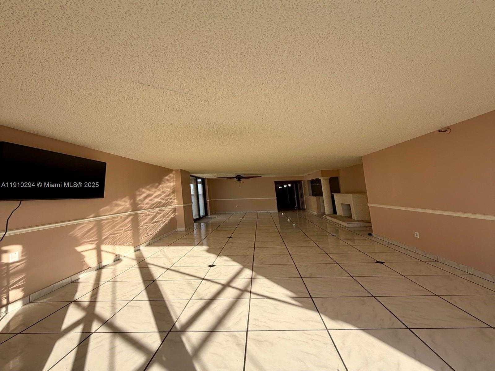 Small Image of 6061 COLLINS AVE #11A, Miami Beach Number 16