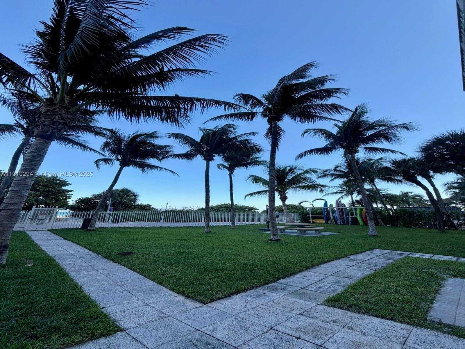 Small Image of 6061 COLLINS AVE #11A, Miami Beach Number 2