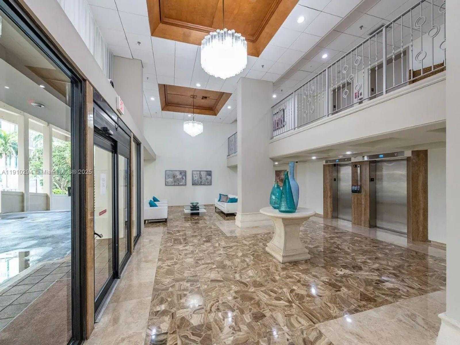 Small Image of 6061 COLLINS AVE #11A, Miami Beach Number 4