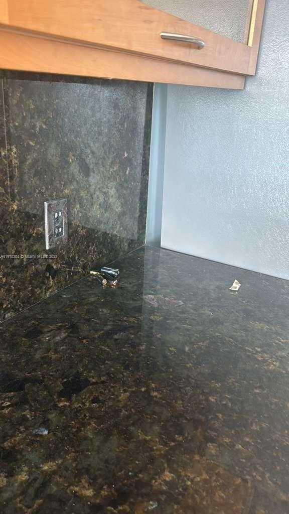 Small Image of 5025 COLLINS AVE #1602, Miami Beach Number 21