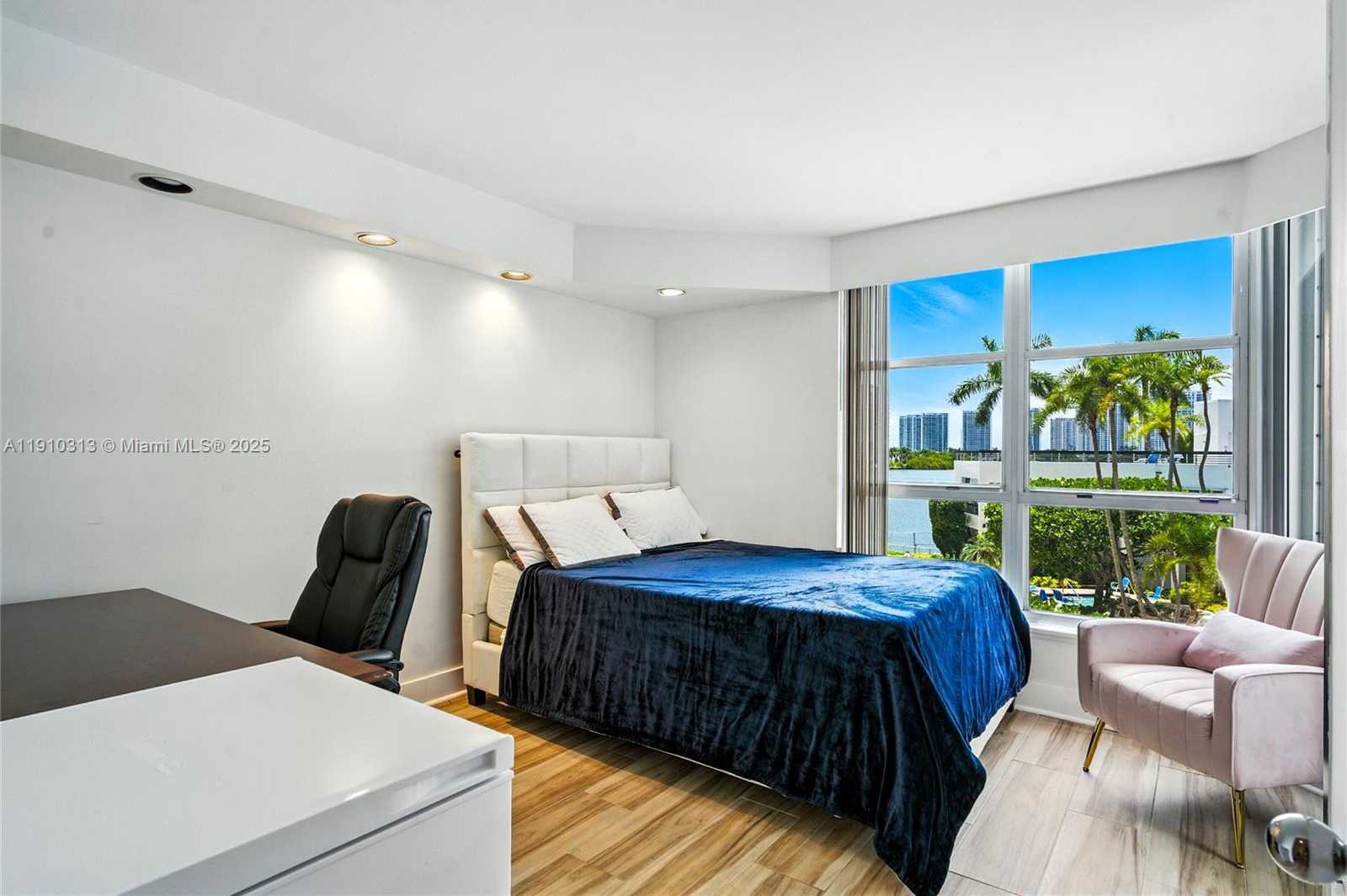 Small Image of 3600 MYSTIC POINTE DR #305, Aventura Number 15