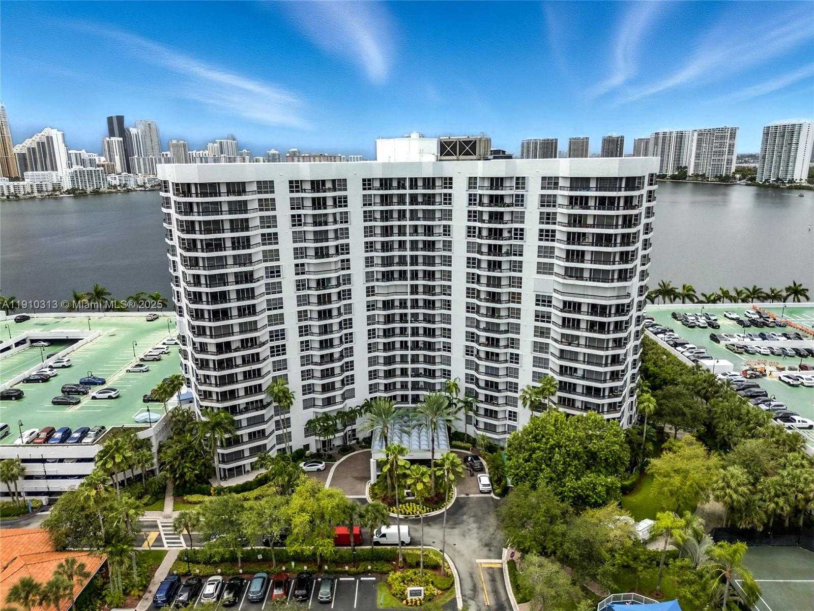 Small Image of 3600 MYSTIC POINTE DR #305, Aventura Number 2