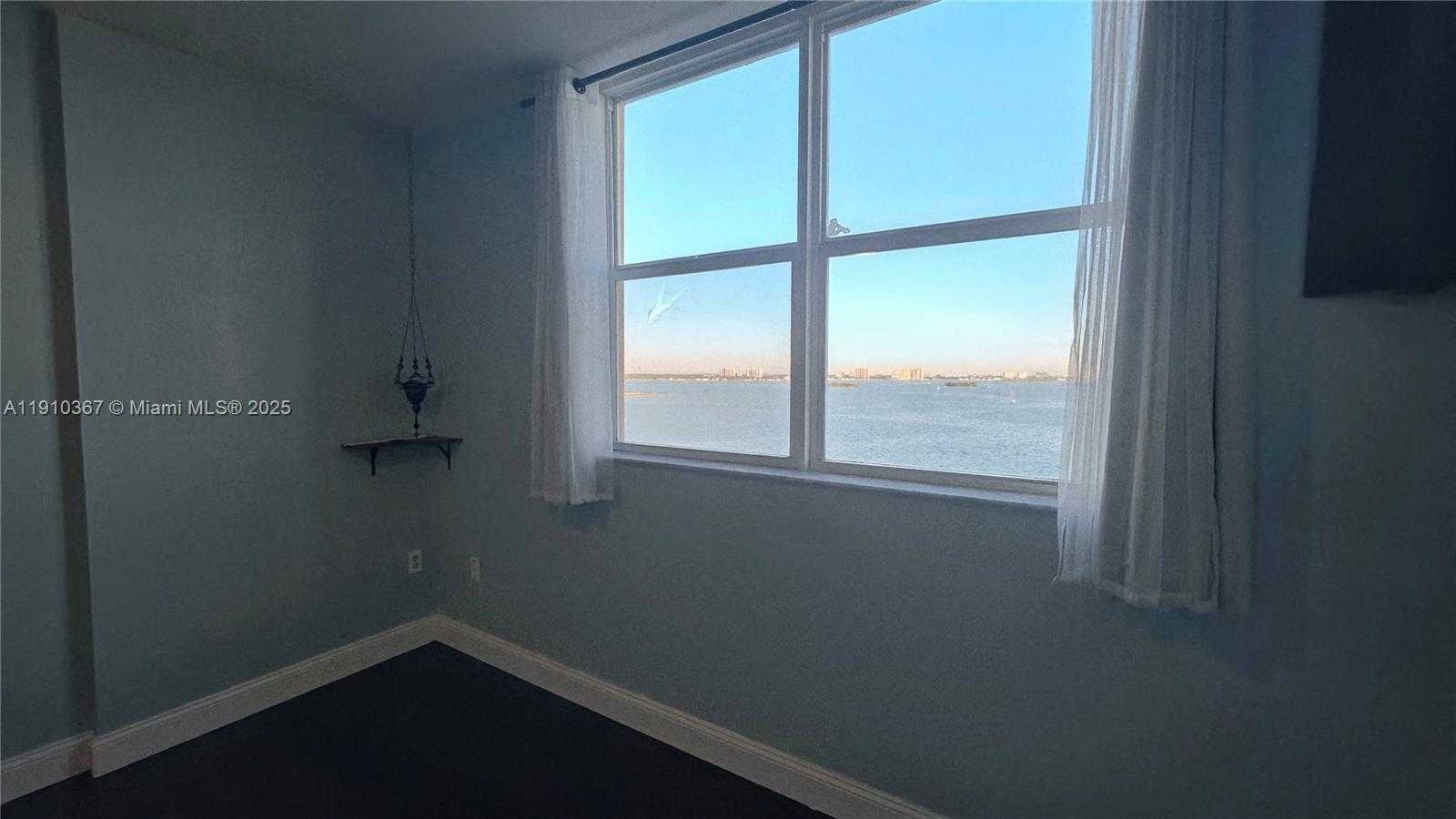 Small Image of 1625 KENNEDY CSWY #1103B, North Bay Village Number 11