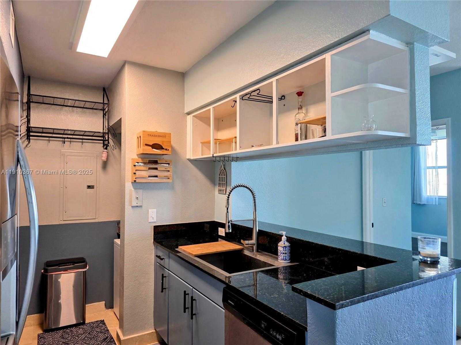 Small Image of 1625 KENNEDY CSWY #1103B, North Bay Village Number 27