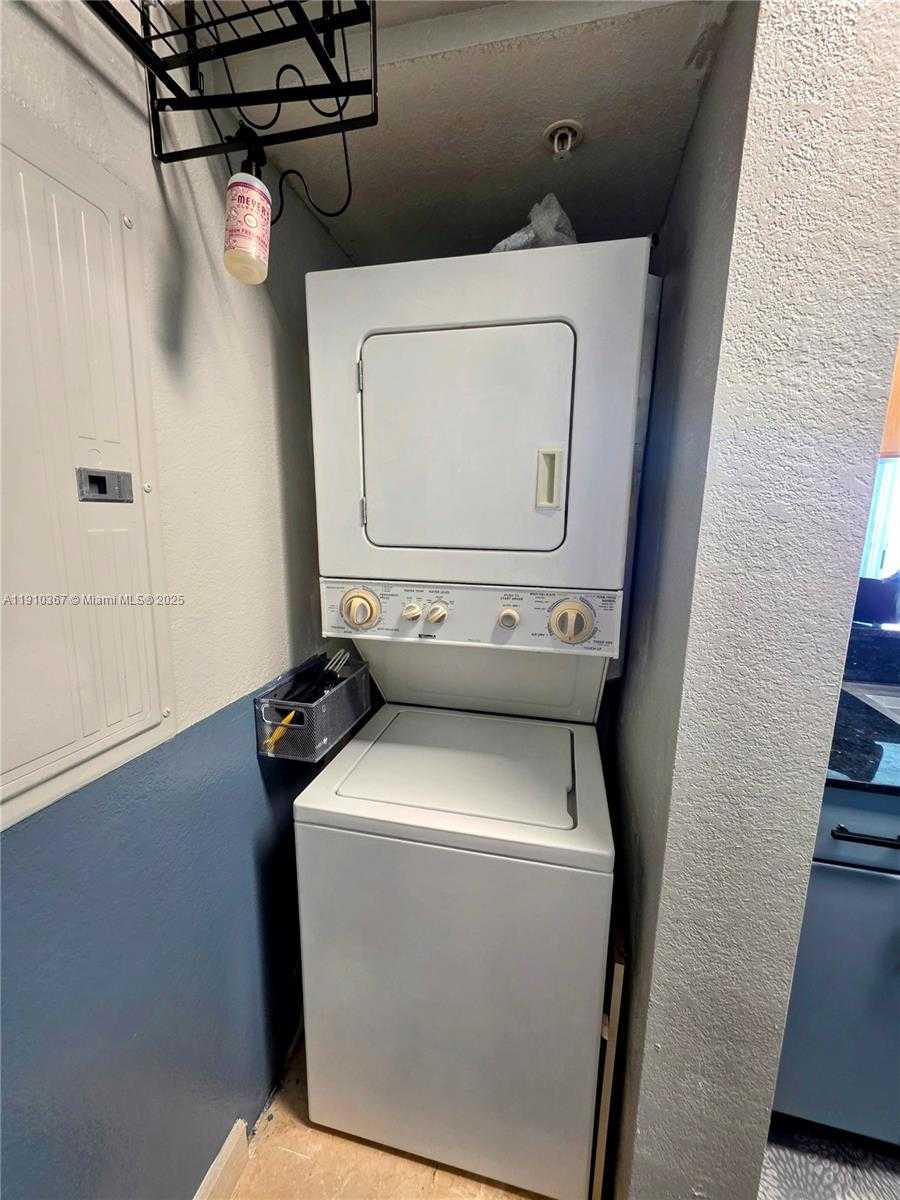 Small Image of 1625 KENNEDY CSWY #1103B, North Bay Village Number 39