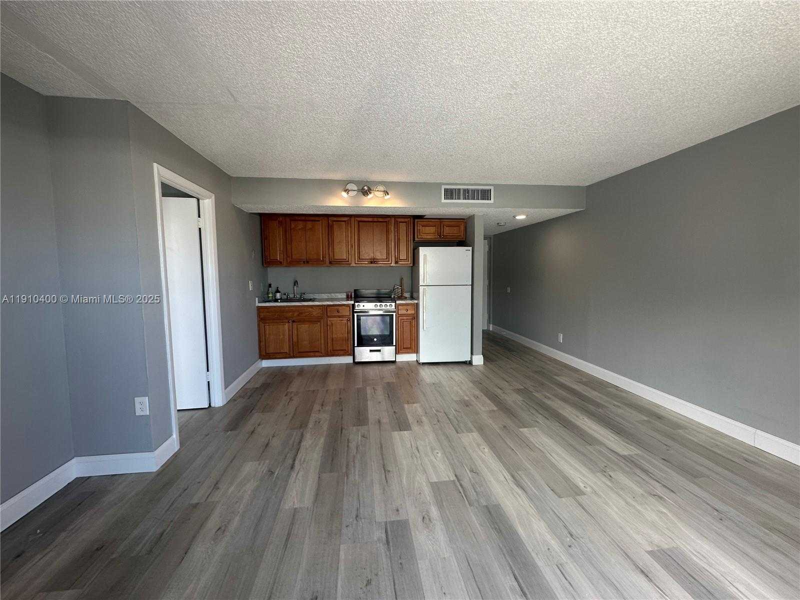 Small Image of 899 WEST AVE #6F, Miami Beach Number 2