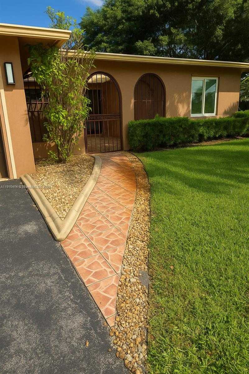 Small Image of 9313 NORTH WEST 24TH PL #9313, Pembroke Pines Number 2
