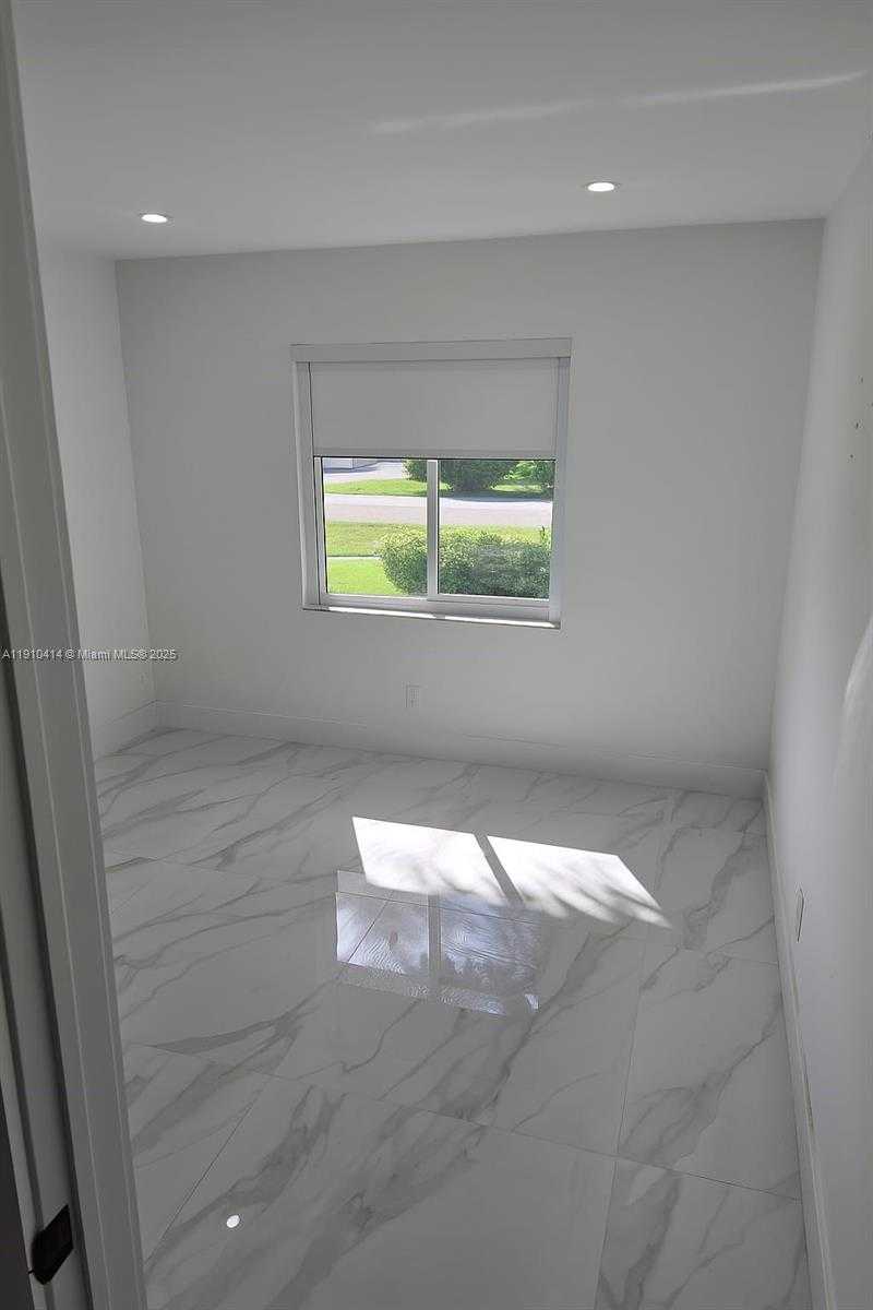 Small Image of 9313 NORTH WEST 24TH PL #9313, Pembroke Pines Number 27