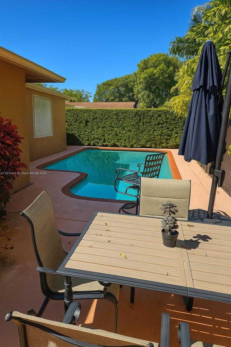 Small Image of 9313 NORTH WEST 24TH PL #9313, Pembroke Pines Number 5