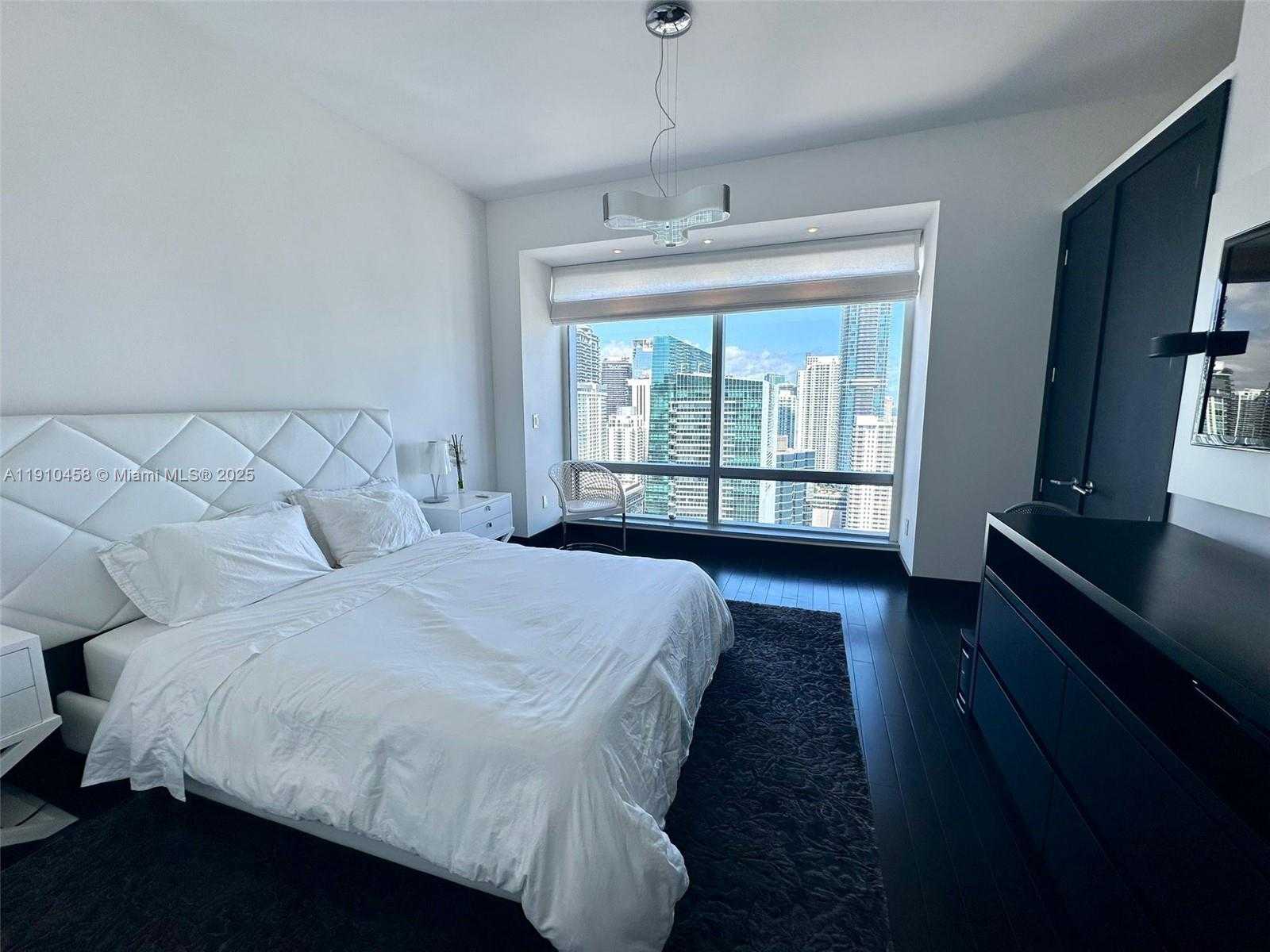 Small Image of Miami Number 15