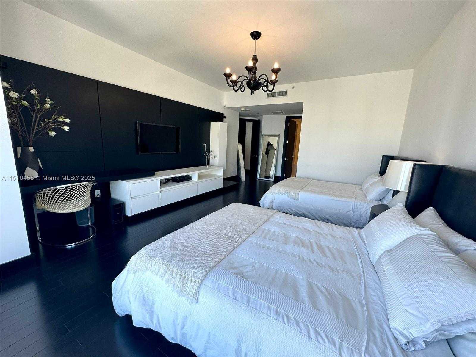 Small Image of Miami Number 18