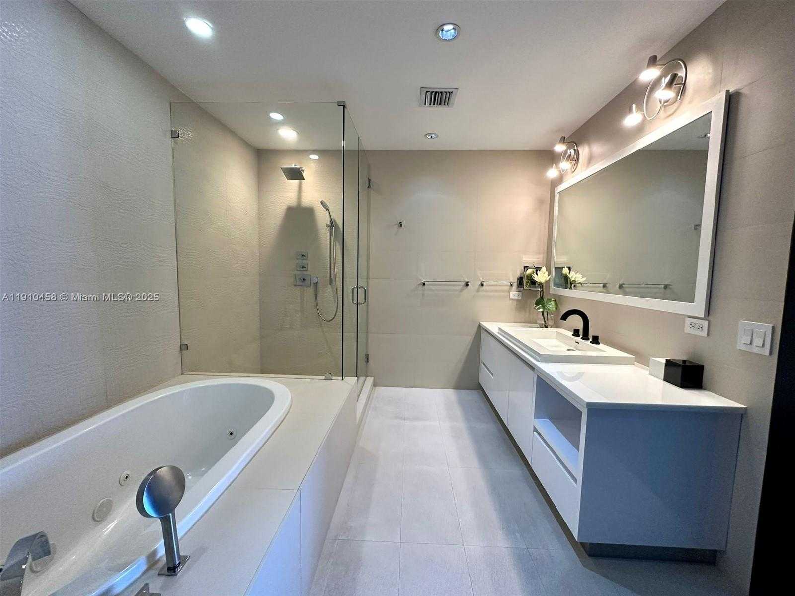 Small Image of Miami Number 19