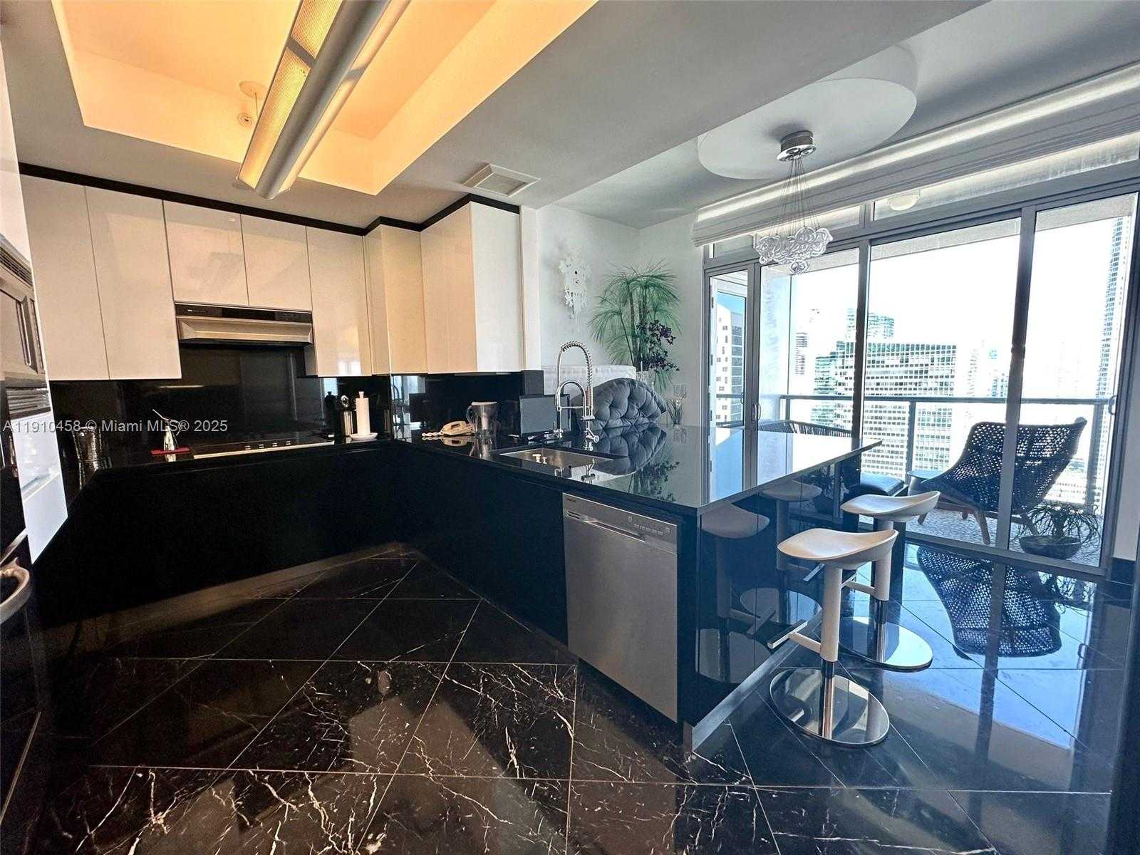 Small Image of Miami Number 21