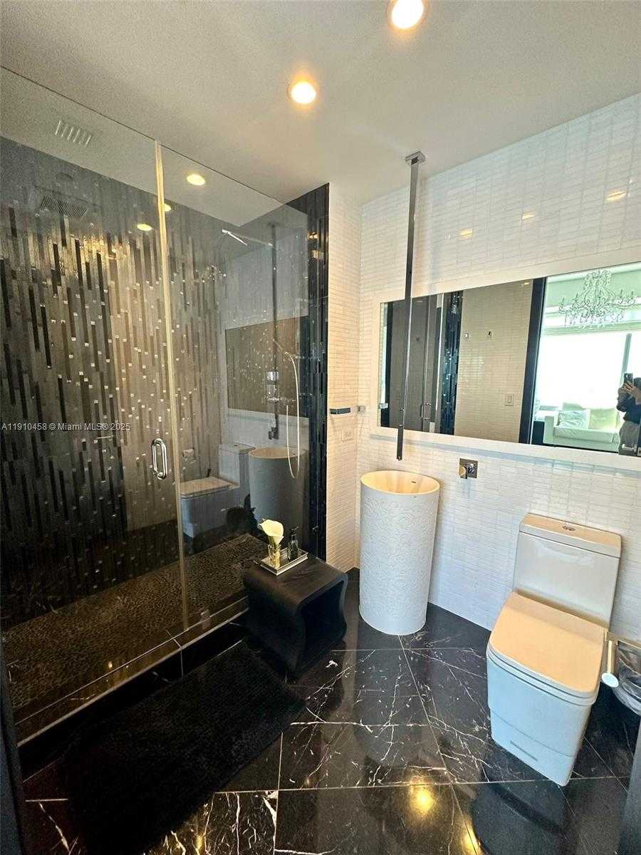 Small Image of Miami Number 22