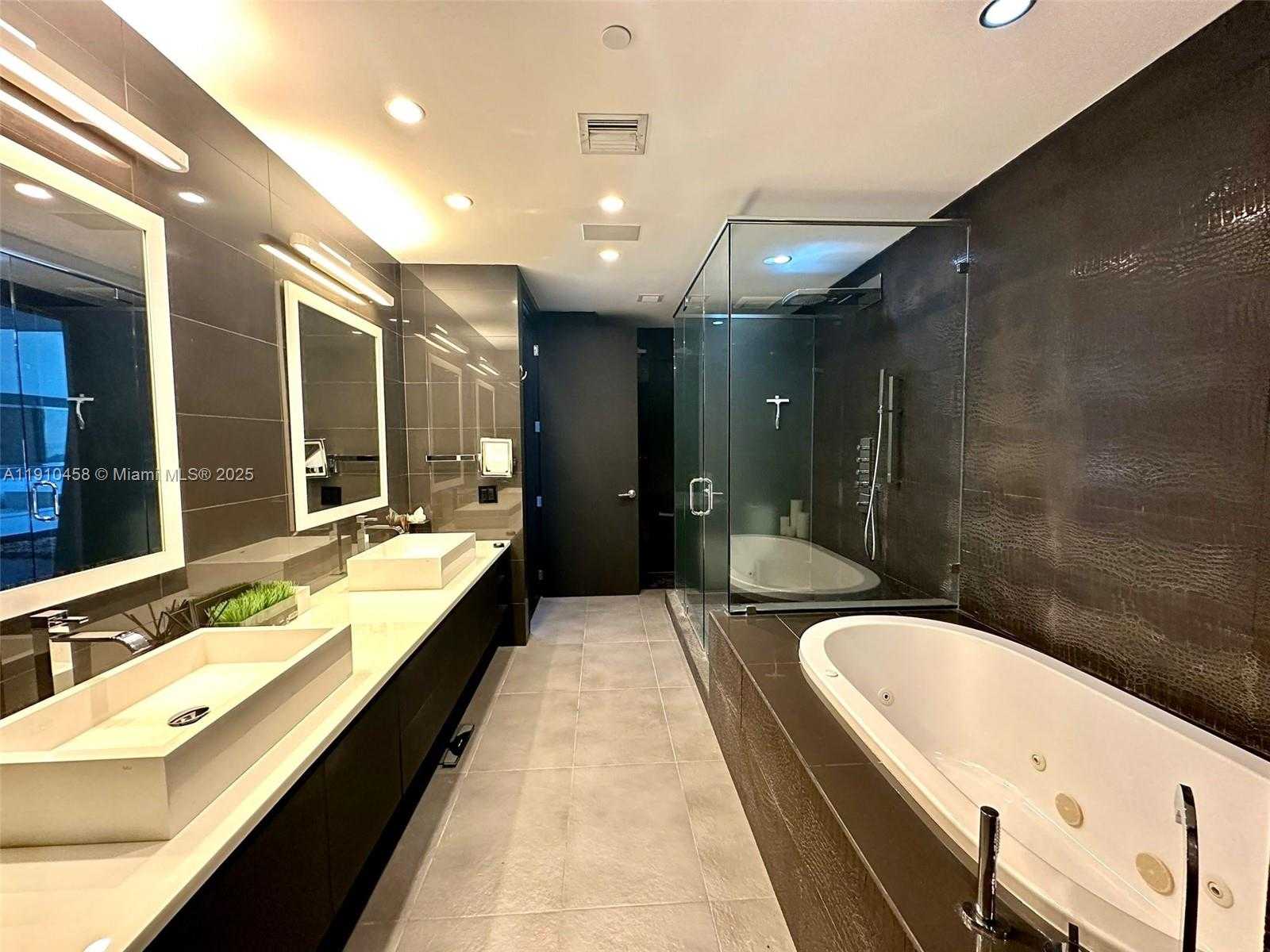 Small Image of Miami Number 6