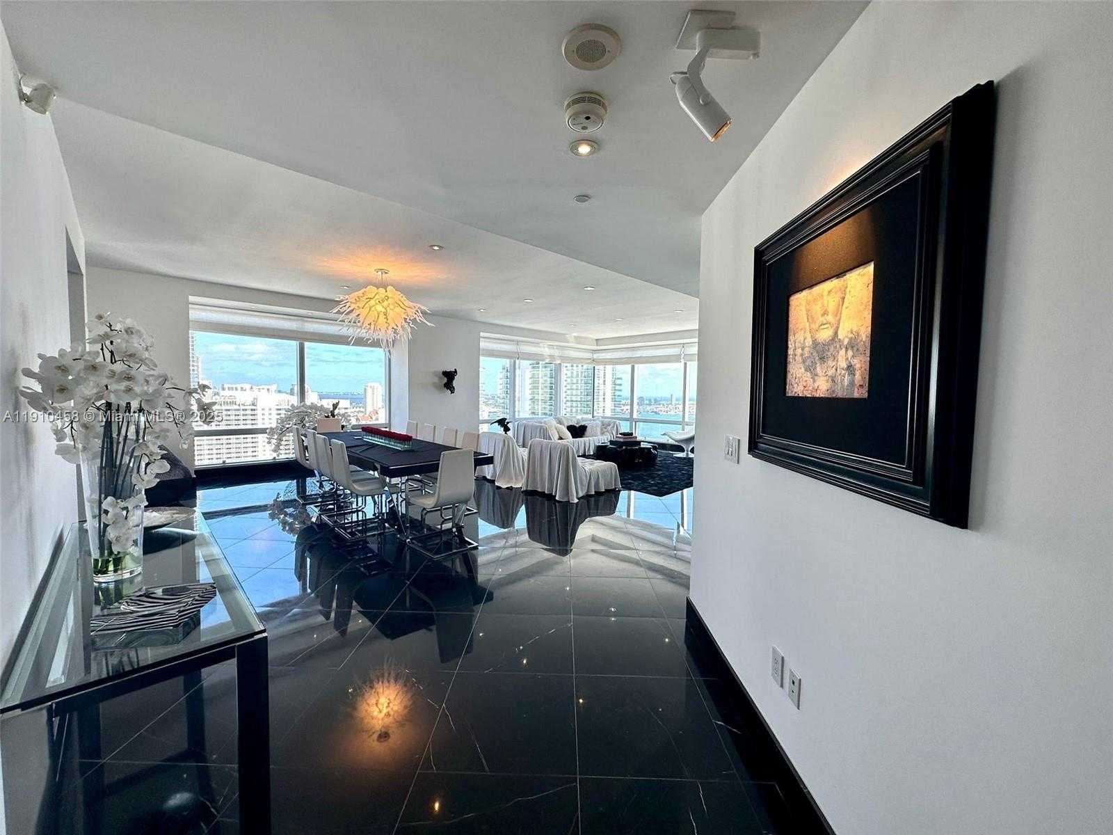 Small Image of Miami Number 7