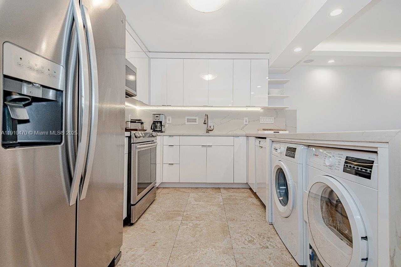 Small Image of 2301 COLLINS AVE #310, Miami Beach Number 13