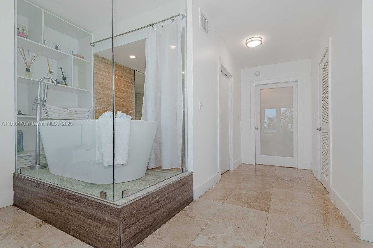 Small Image of 2301 COLLINS AVE #310, Miami Beach Number 19
