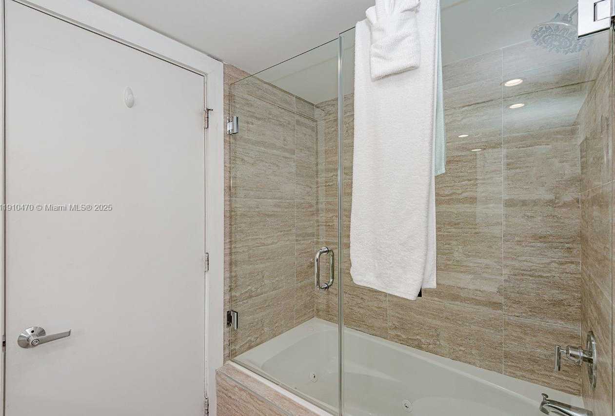 Small Image of 2301 COLLINS AVE #310, Miami Beach Number 26