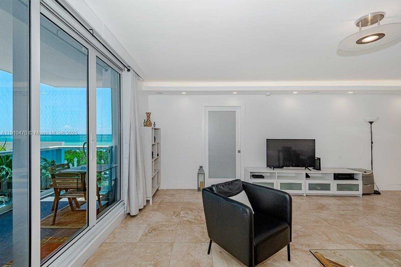 Small Image of 2301 COLLINS AVE #310, Miami Beach Number 7