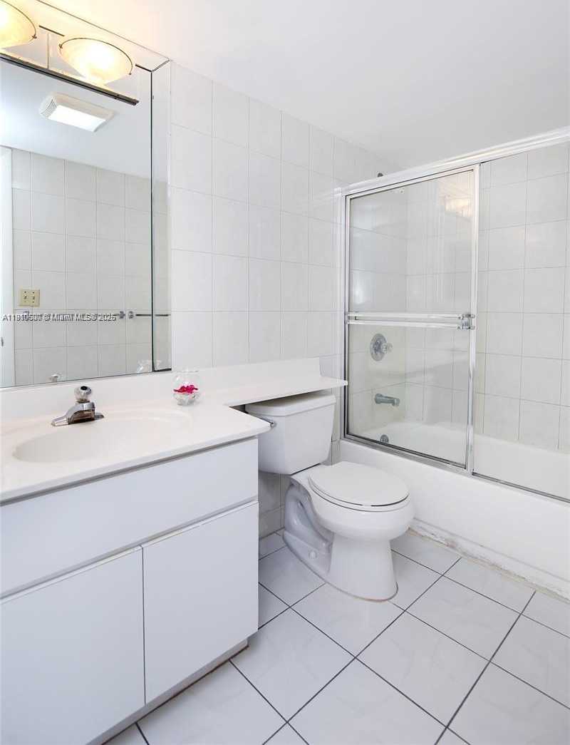 Small Image of 2555 COLLINS AVE #1604, Miami Beach Number 9