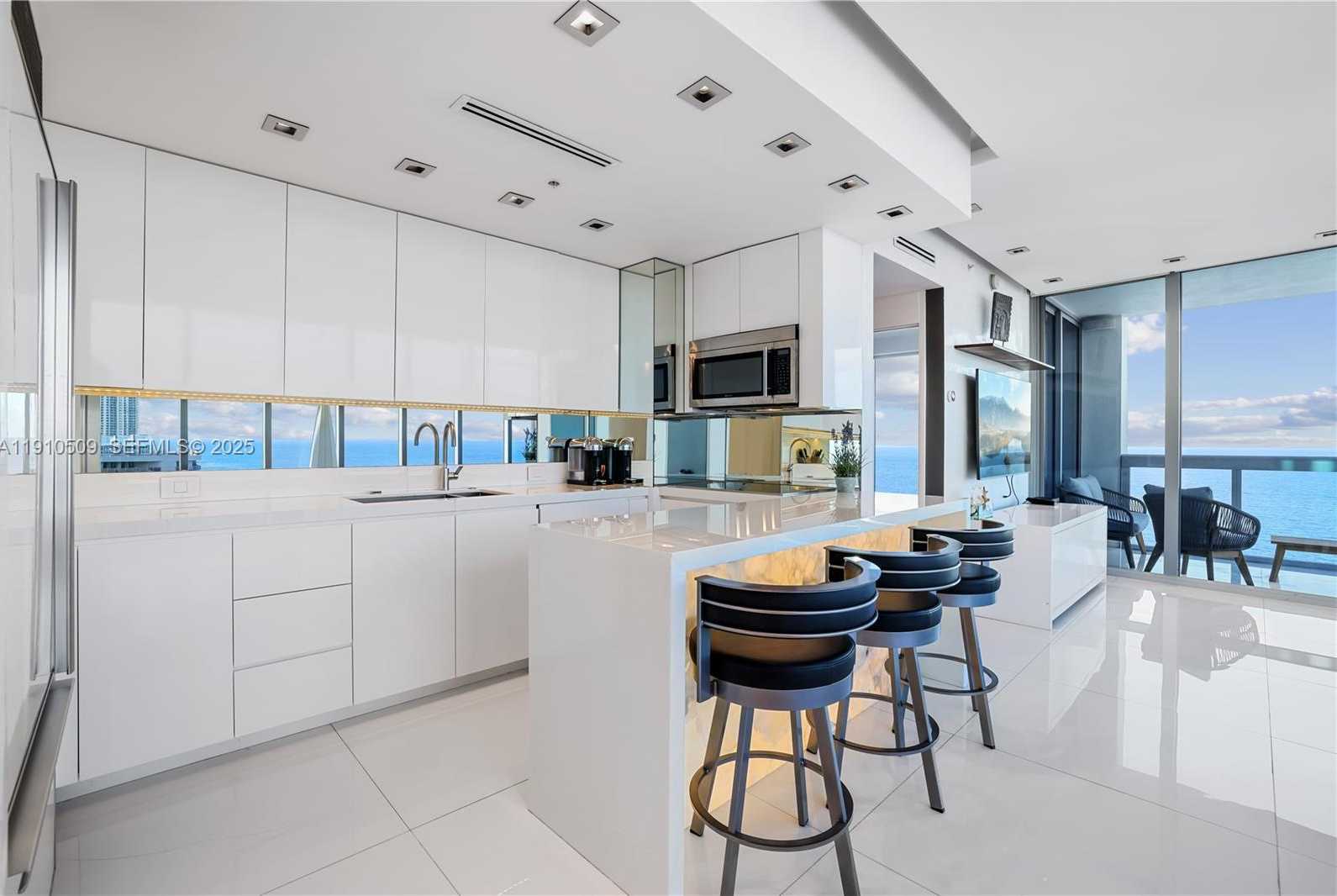 Small Image of 6899 COLLINS AVE #2208, Miami Beach Number 10