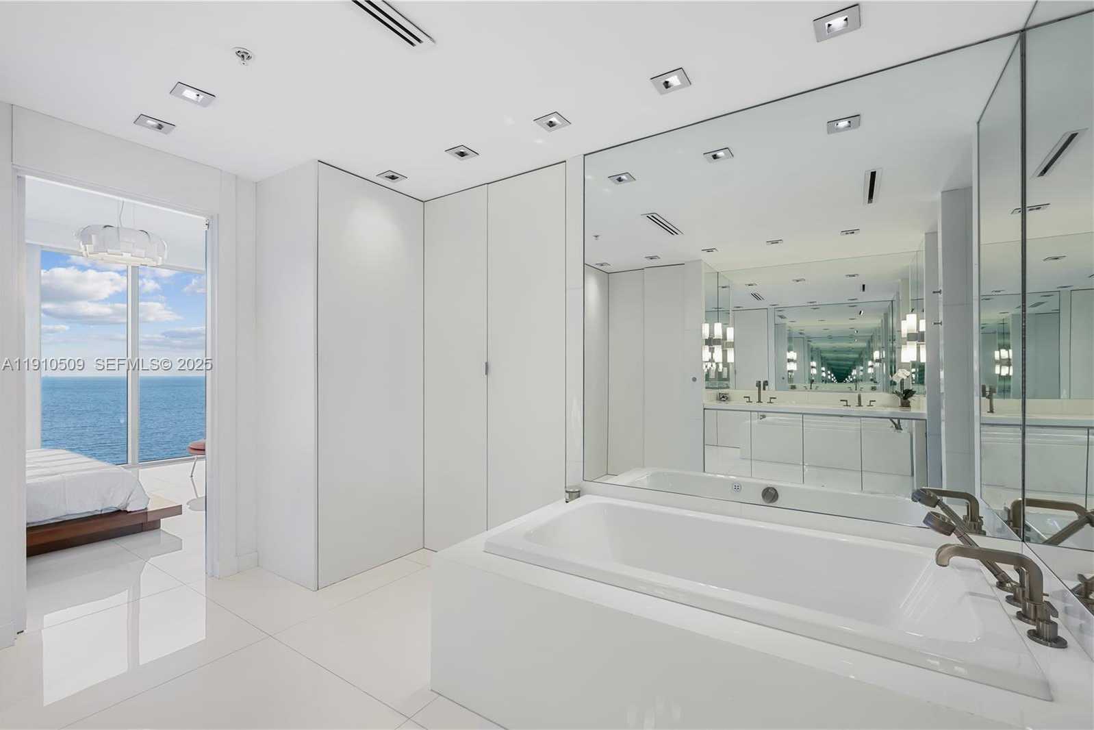 Small Image of 6899 COLLINS AVE #2208, Miami Beach Number 36