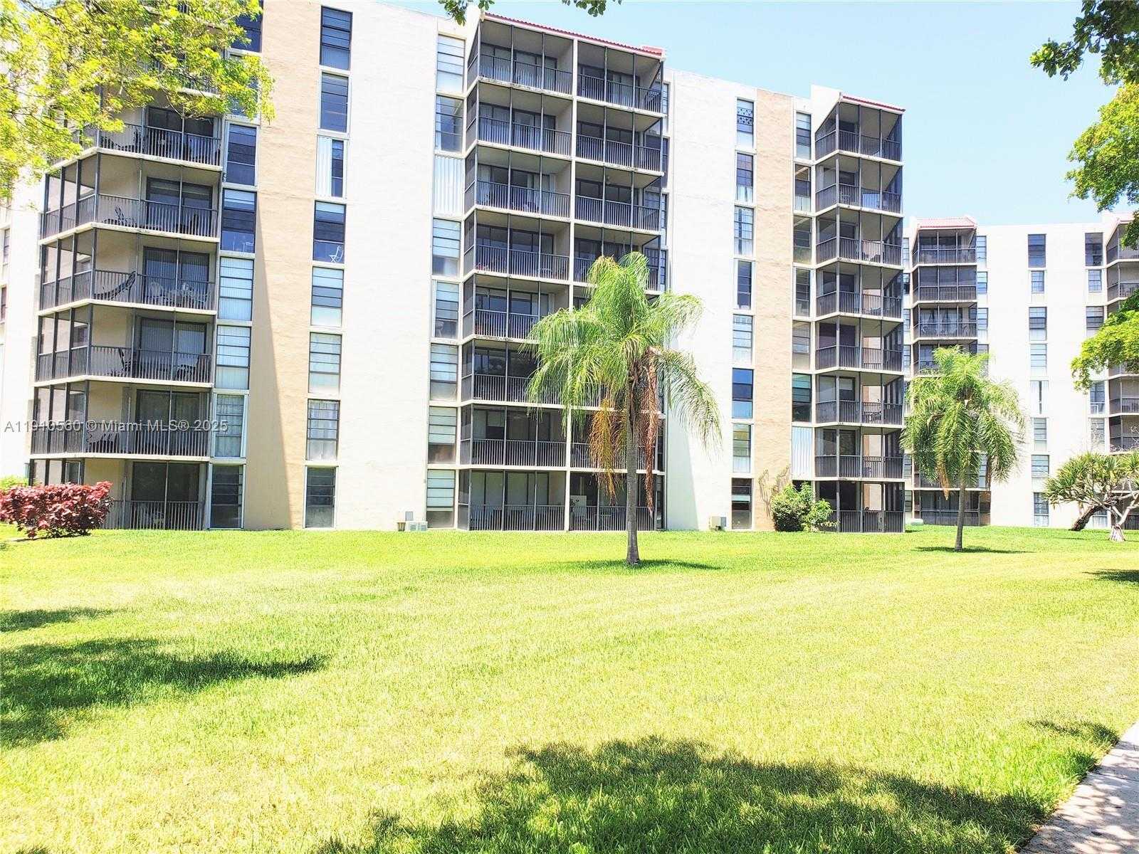 Small Image of 3101 NORTH COUNTRY CLUB DR #101, Aventura Number 30