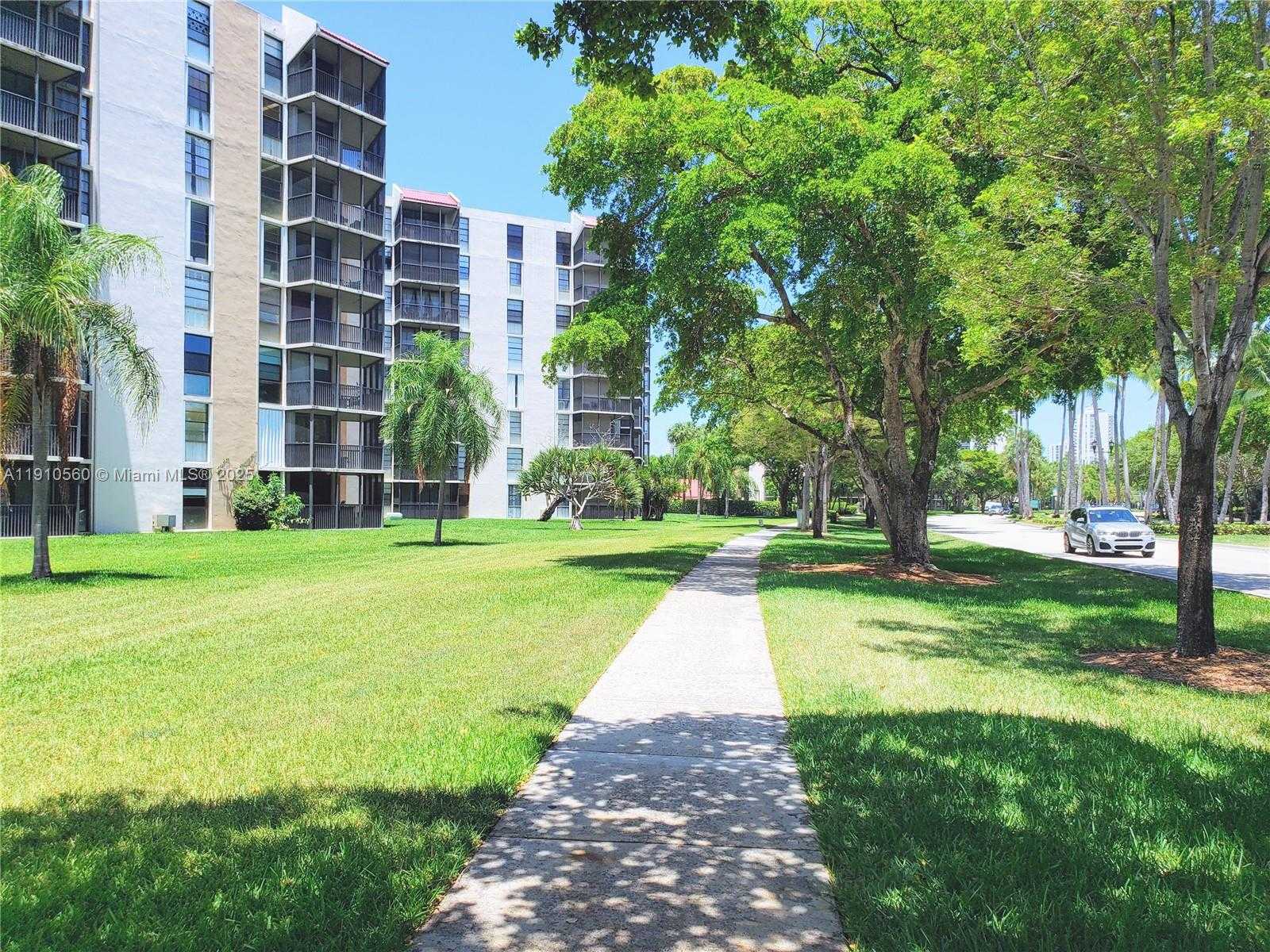 Small Image of 3101 NORTH COUNTRY CLUB DR #101, Aventura Number 38