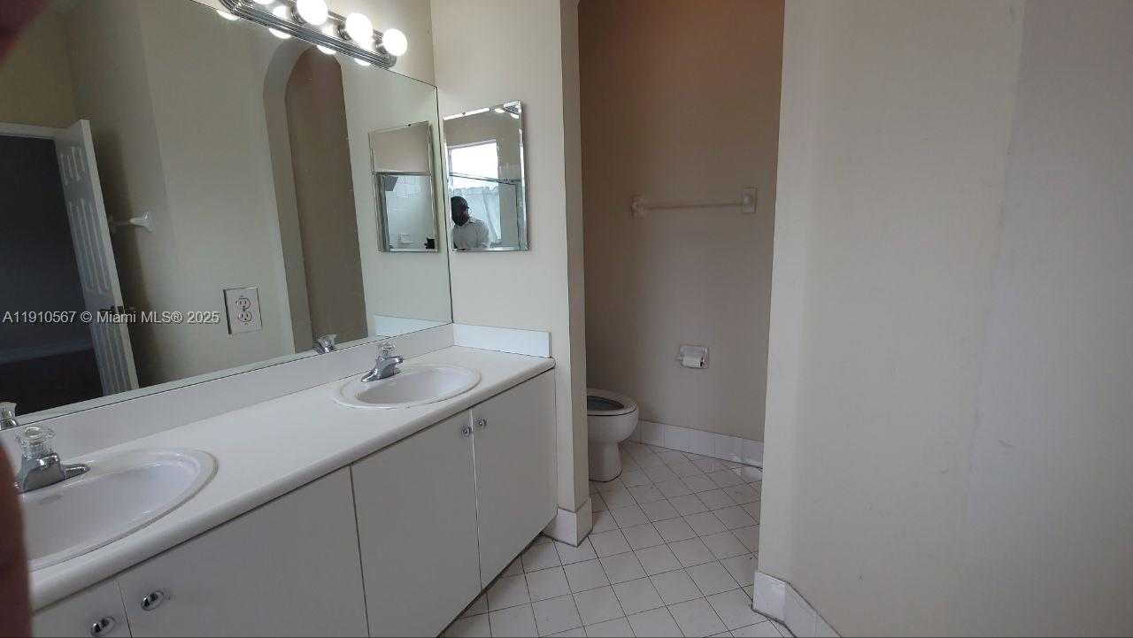 Small Image of 12874 SOUTH WEST 132ND TER #12874, Miami Number 20