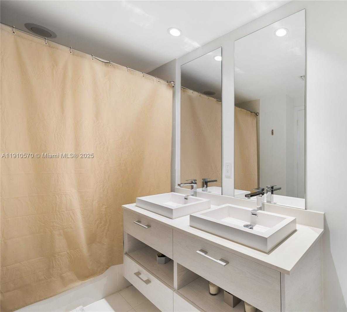 Small Image of 45 SOUTH WEST 9TH ST #1904, Miami Number 6