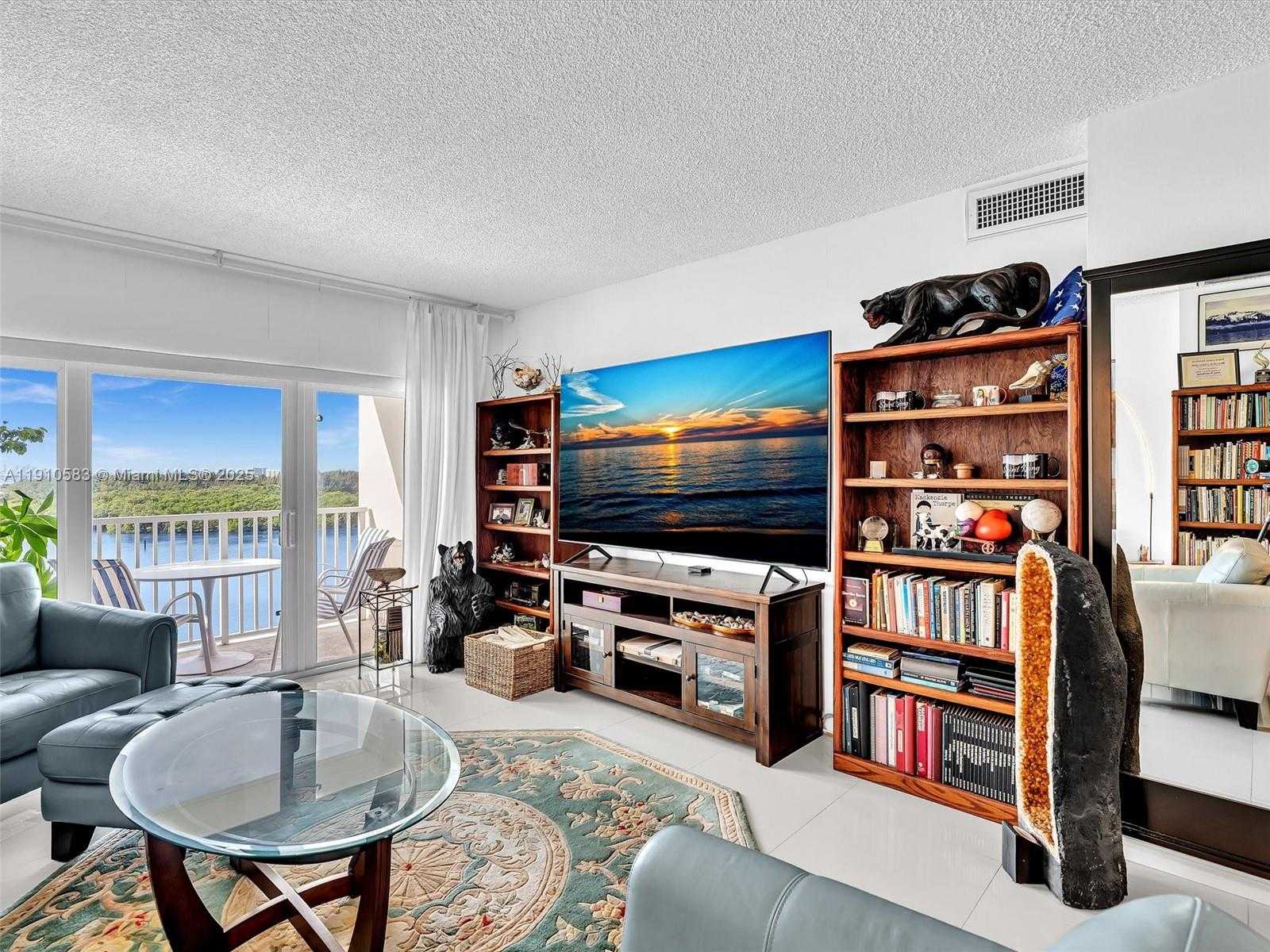 Small Image of 300 BAYVIEW DR #902, Sunny Isles Beach Number 2