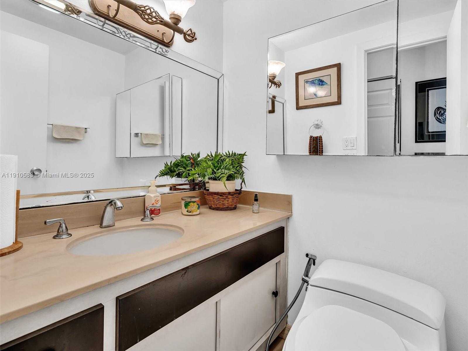 Small Image of 300 BAYVIEW DR #902, Sunny Isles Beach Number 31