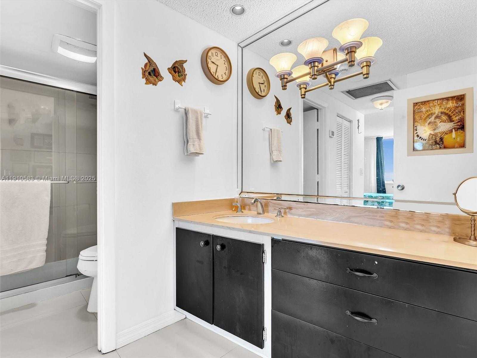 Small Image of 300 BAYVIEW DR #902, Sunny Isles Beach Number 33