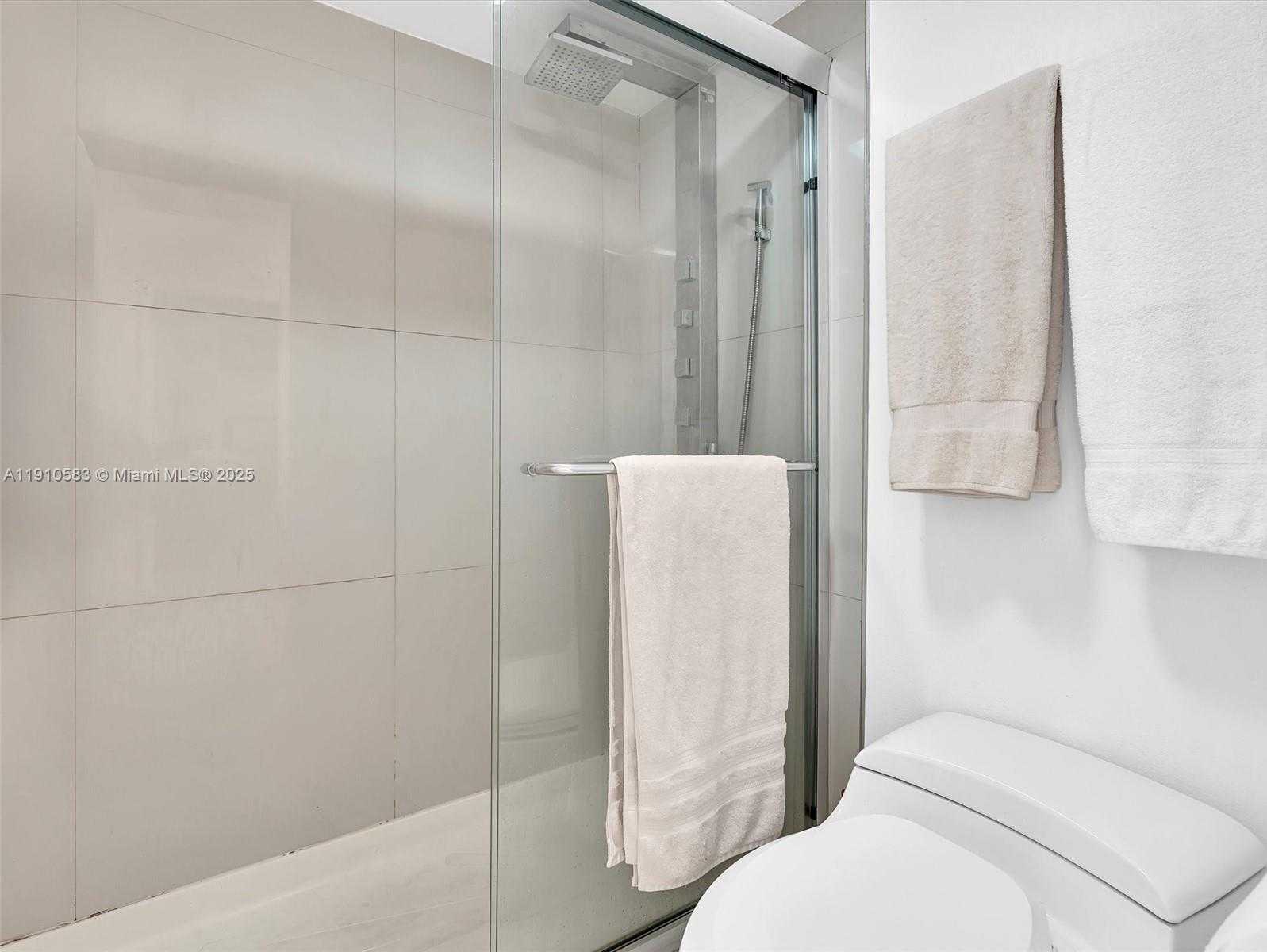 Small Image of 300 BAYVIEW DR #902, Sunny Isles Beach Number 35
