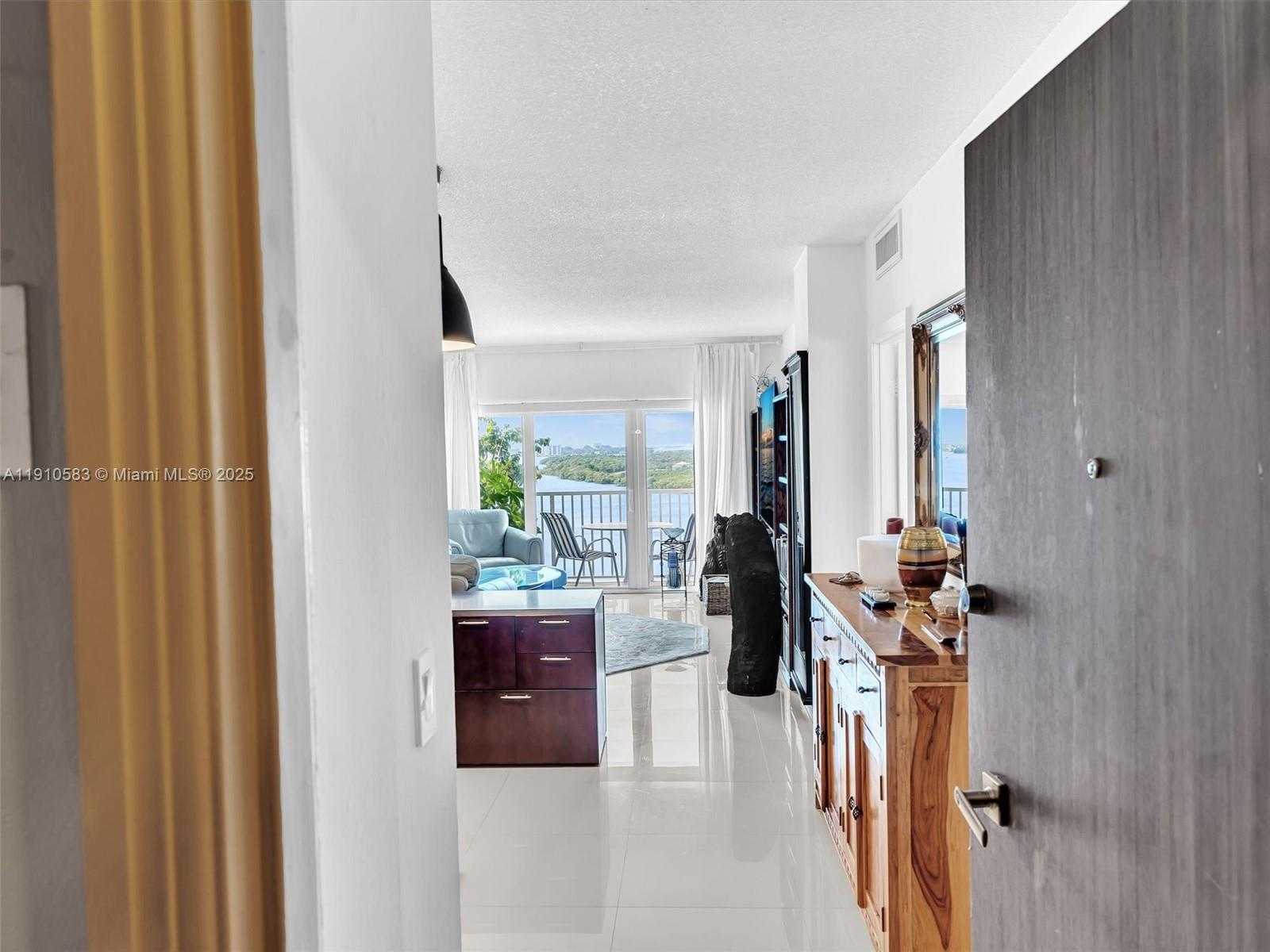 Small Image of 300 BAYVIEW DR #902, Sunny Isles Beach Number 5