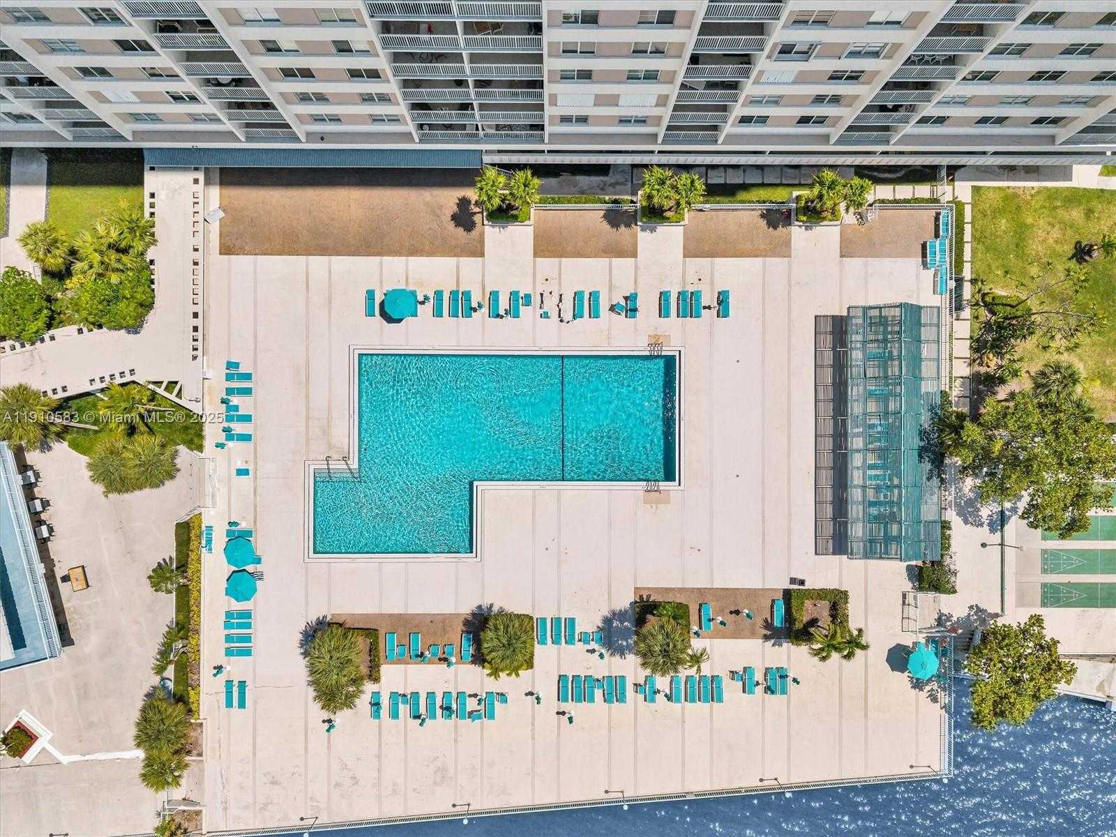 Small Image of 300 BAYVIEW DR #902, Sunny Isles Beach Number 65