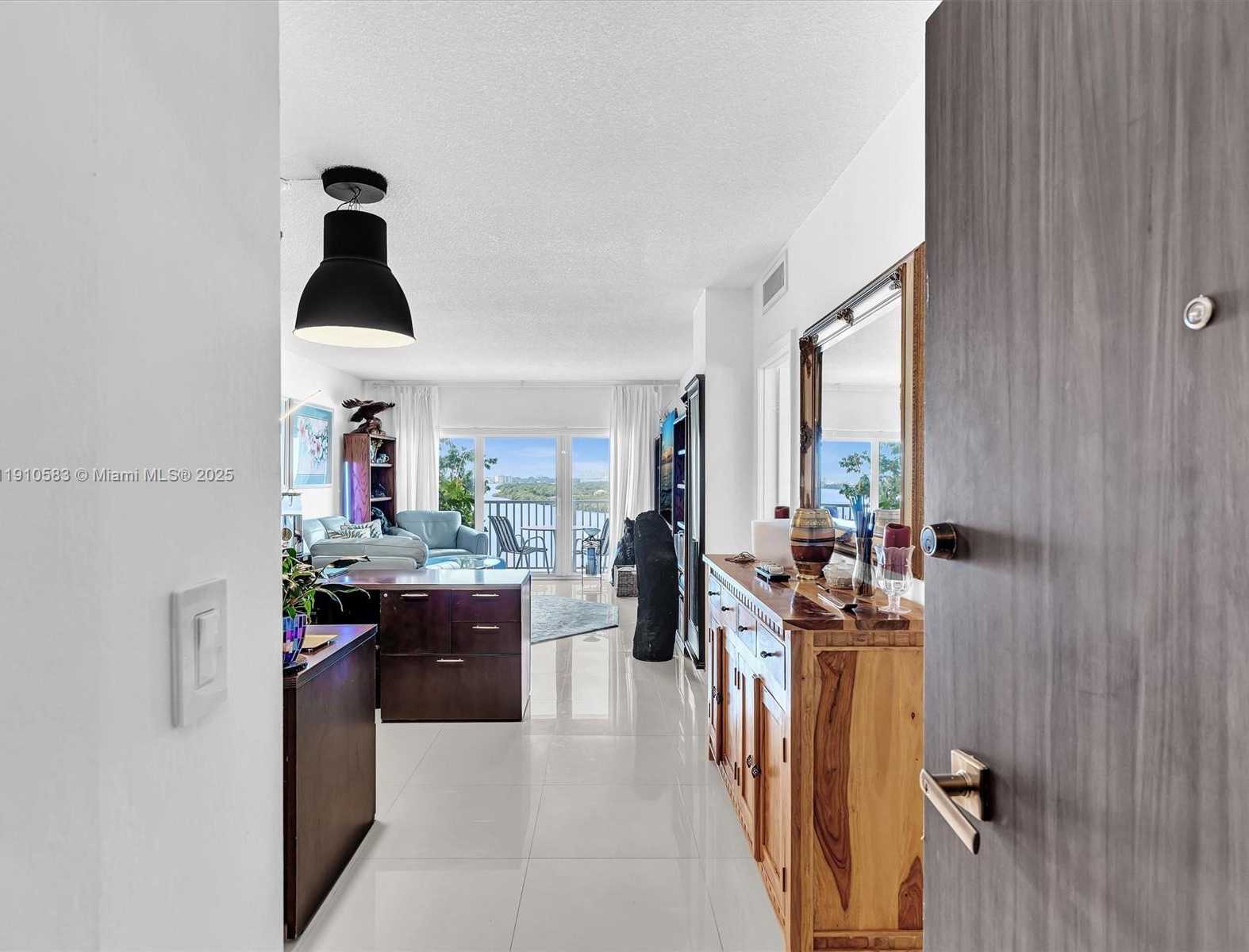 Small Image of 300 BAYVIEW DR #902, Sunny Isles Beach Number 7