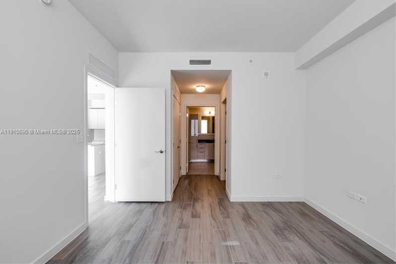 Small Image of 999 SOUTH WEST 1ST AVE #3210, Miami Number 7