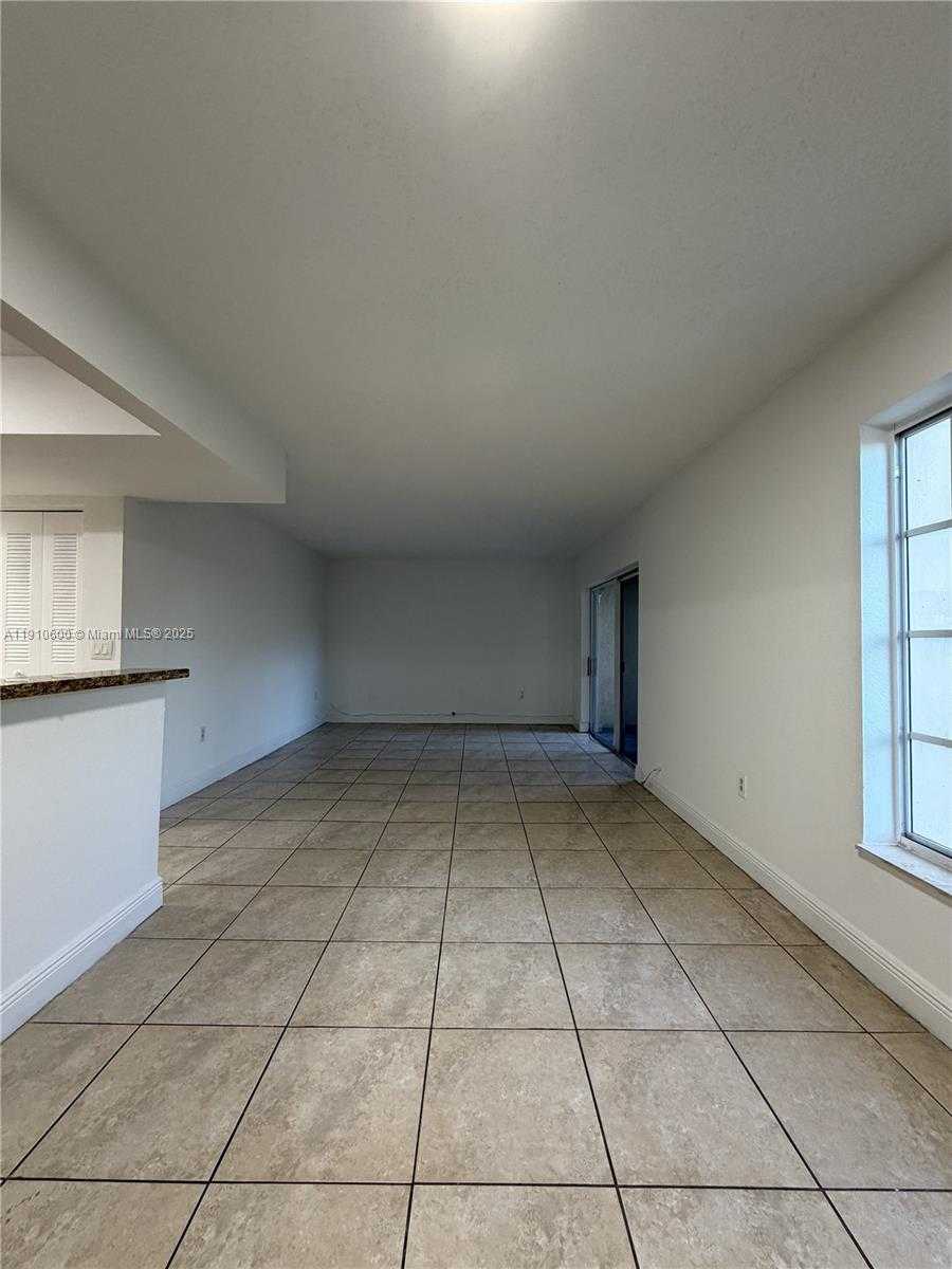 Small Image of 5112 NORTH WEST 79TH AVE #304, Doral Number 3