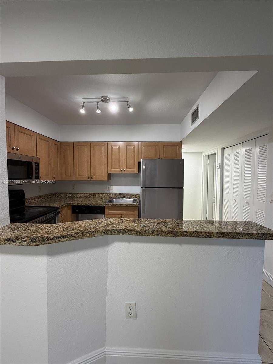 Small Image of 5112 NORTH WEST 79TH AVE #304, Doral Number 7