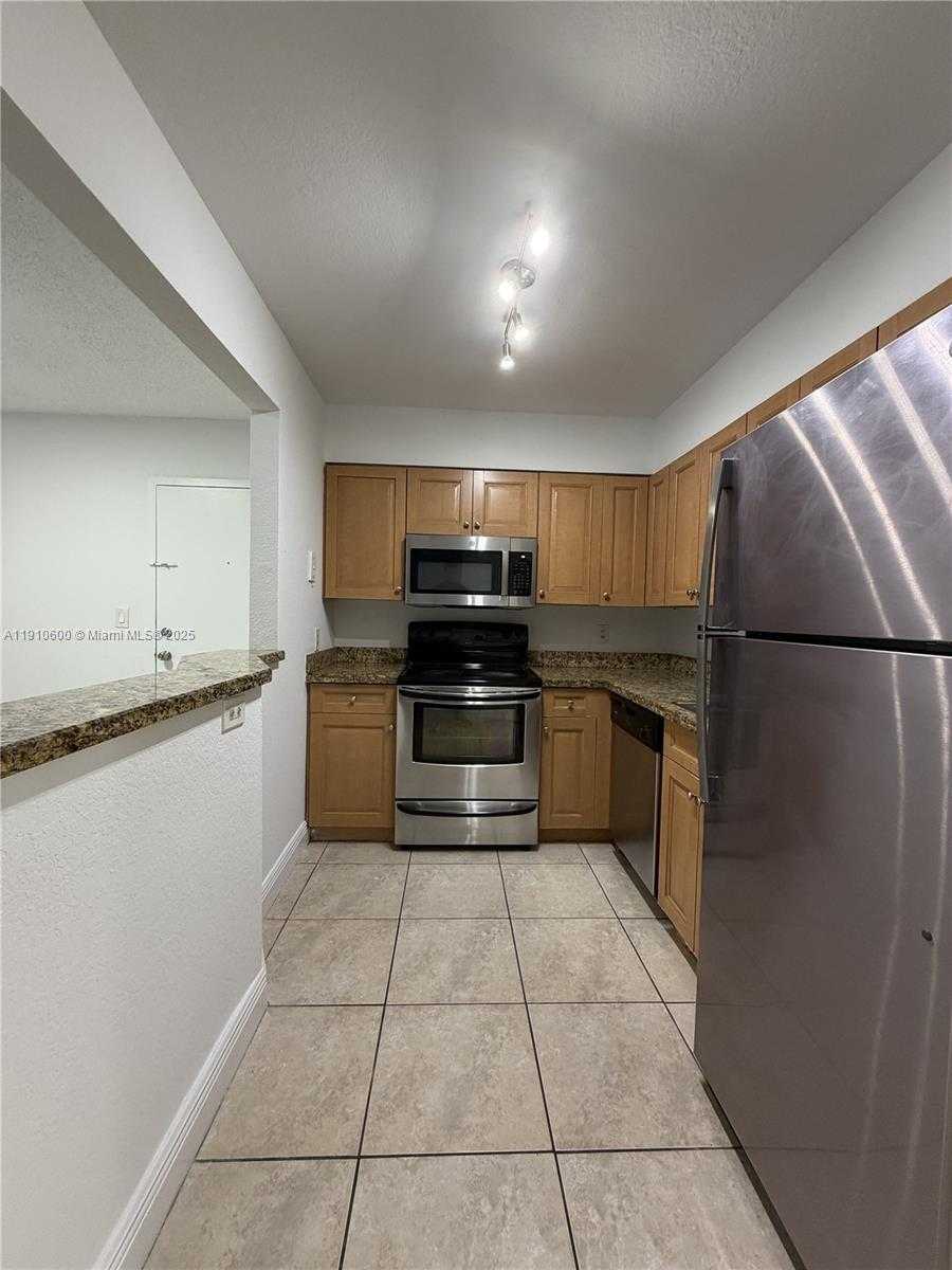 Small Image of 5112 NORTH WEST 79TH AVE #304, Doral Number 8