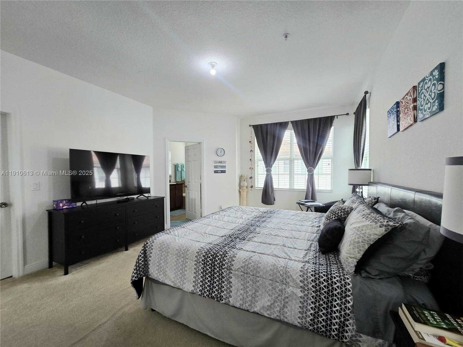 Small Image of 11938 SOUTH WEST 26TH CT, Miramar Number 33