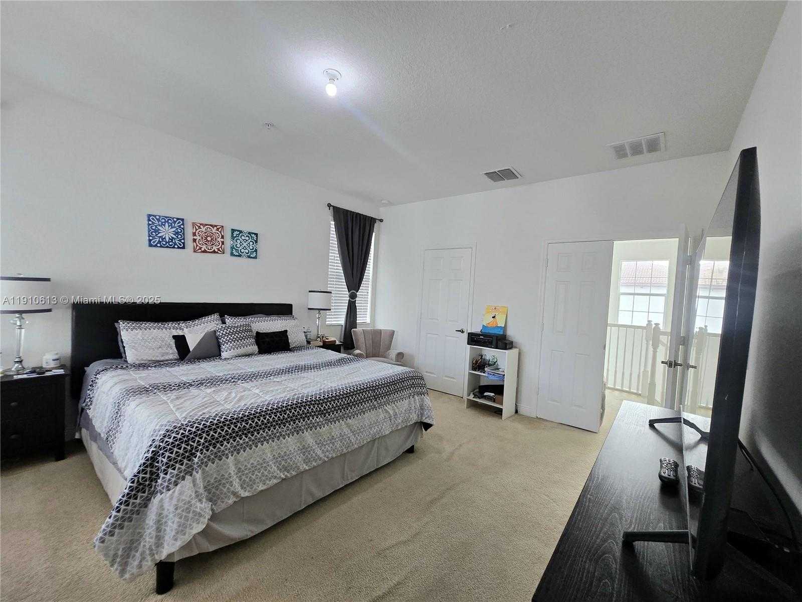 Small Image of 11938 SOUTH WEST 26TH CT, Miramar Number 38