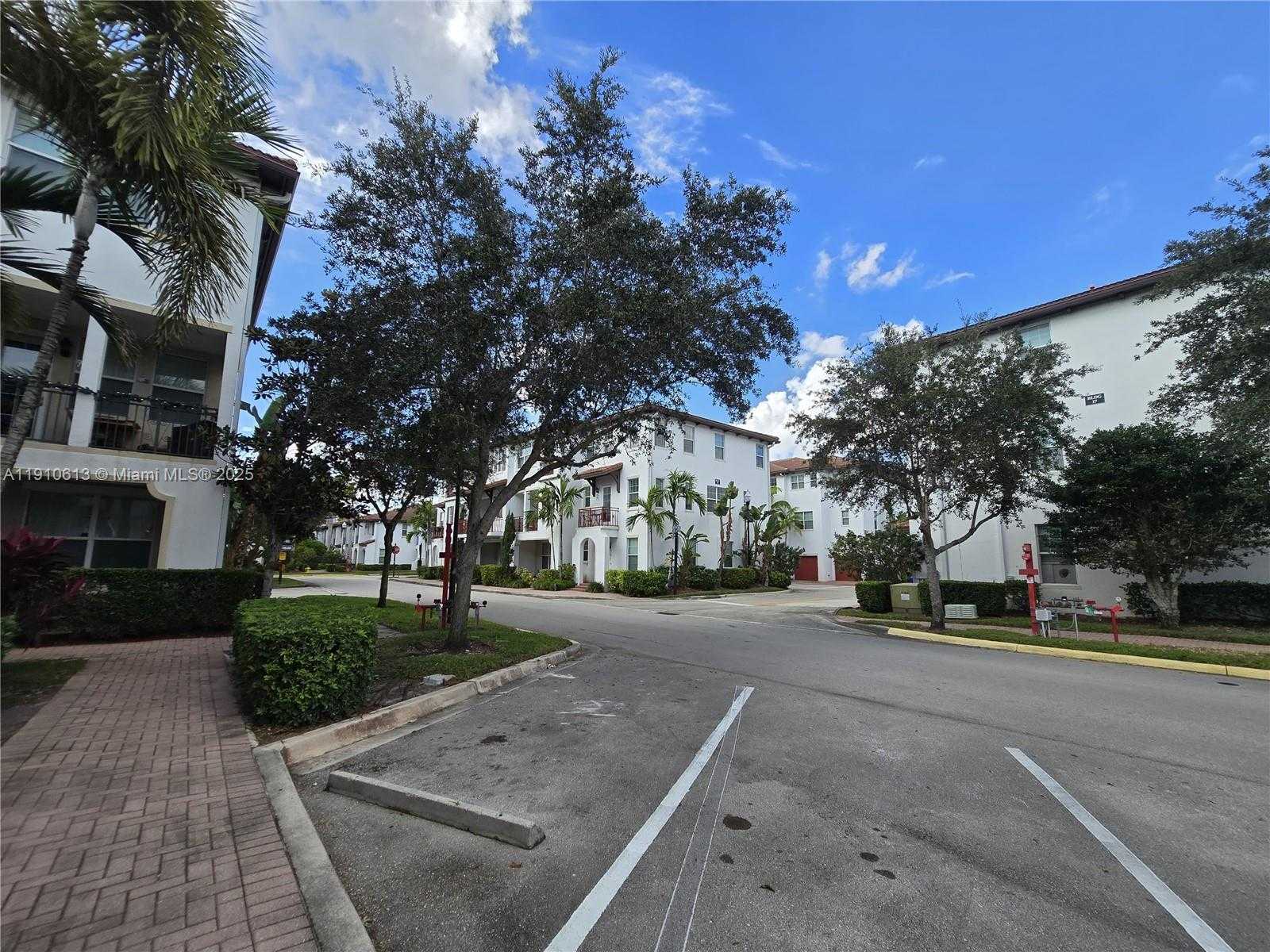 Small Image of 11938 SOUTH WEST 26TH CT, Miramar Number 46