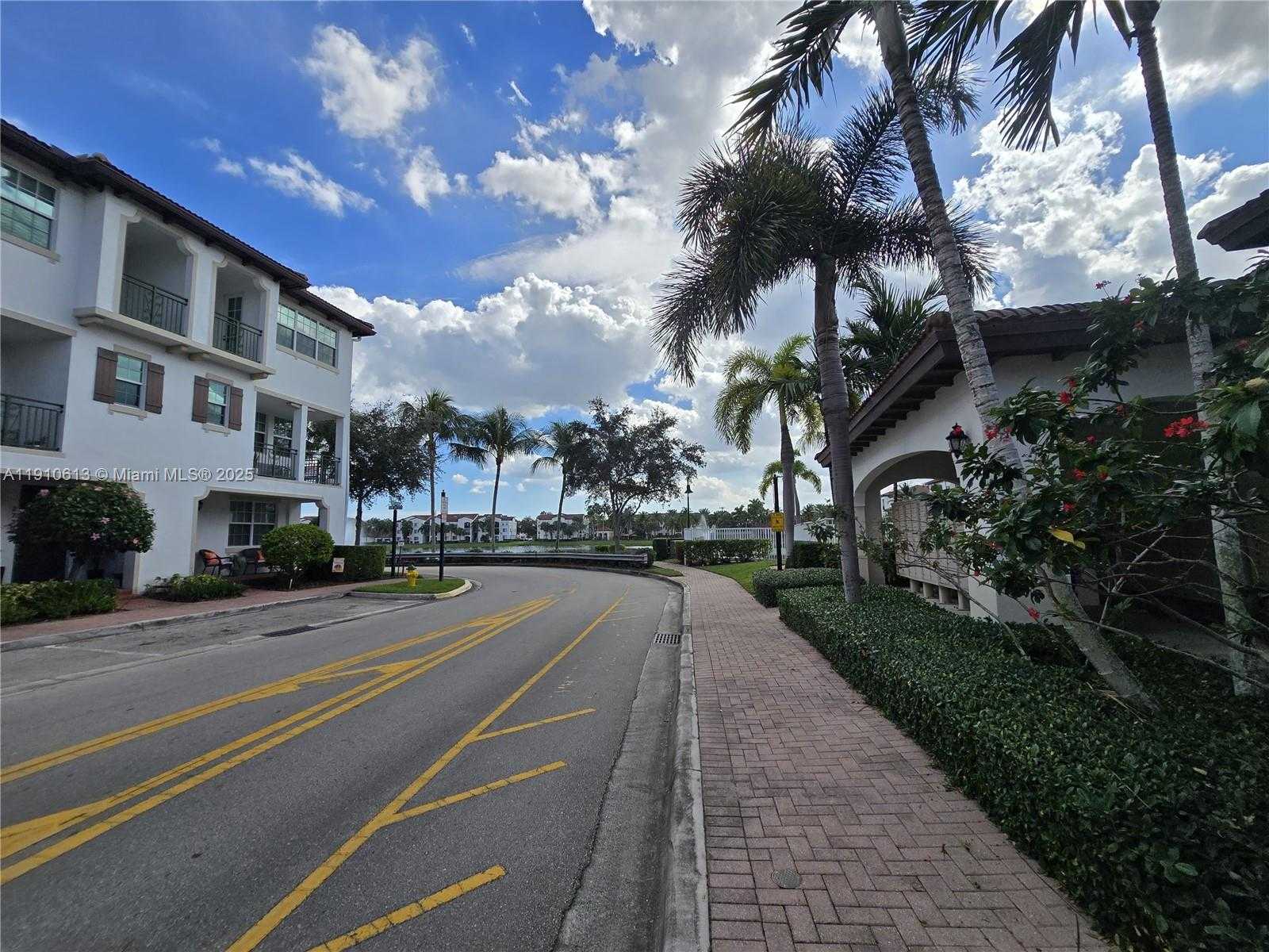 Small Image of 11938 SOUTH WEST 26TH CT, Miramar Number 47