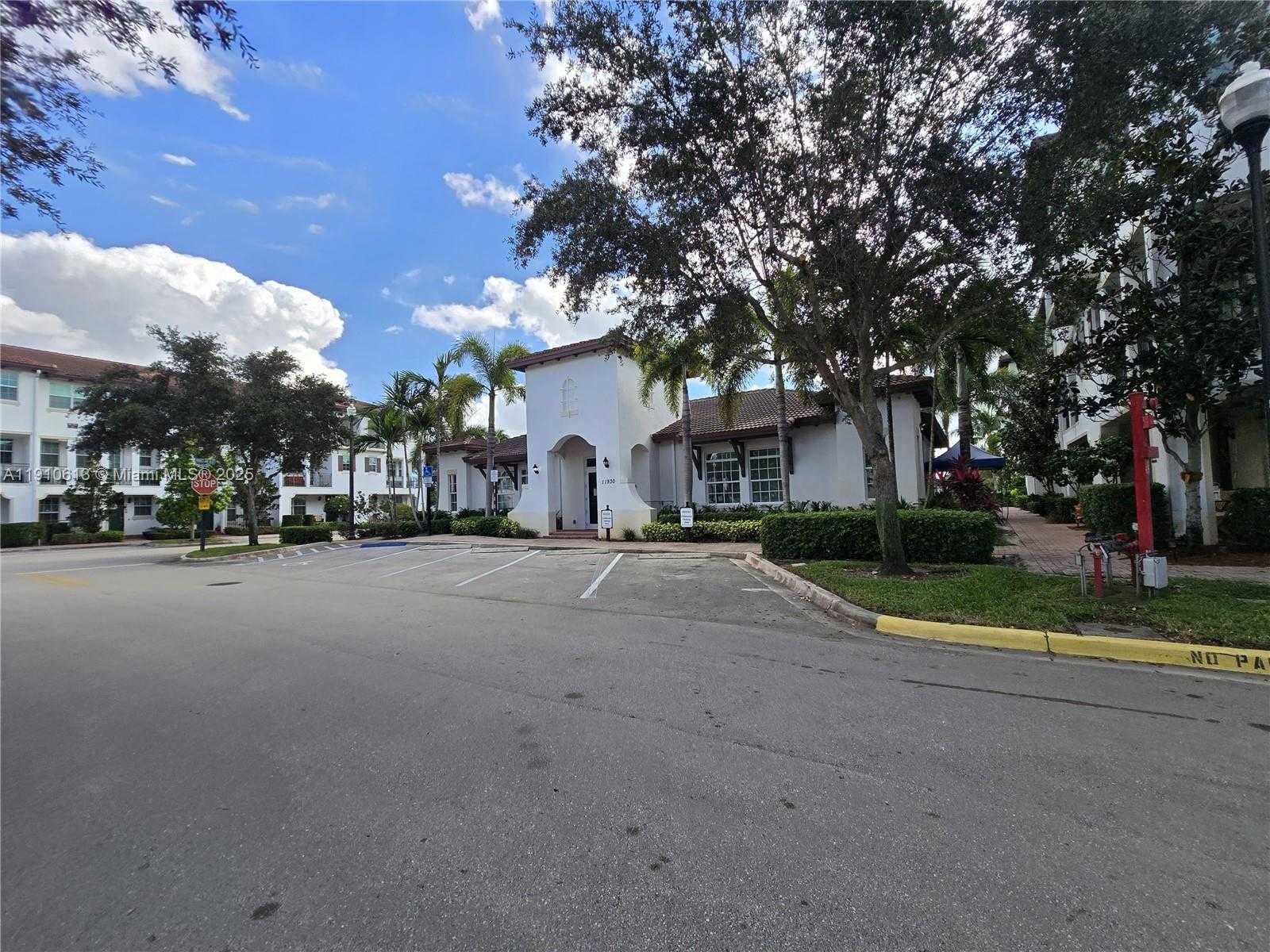 Small Image of 11938 SOUTH WEST 26TH CT, Miramar Number 49
