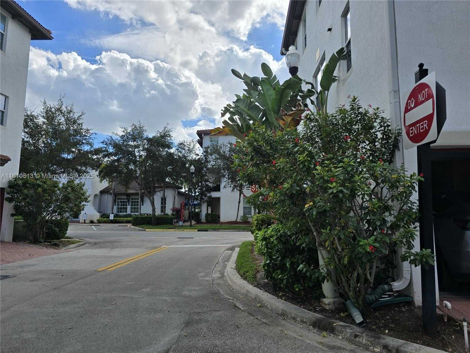 Small Image of 11938 SOUTH WEST 26TH CT, Miramar Number 50