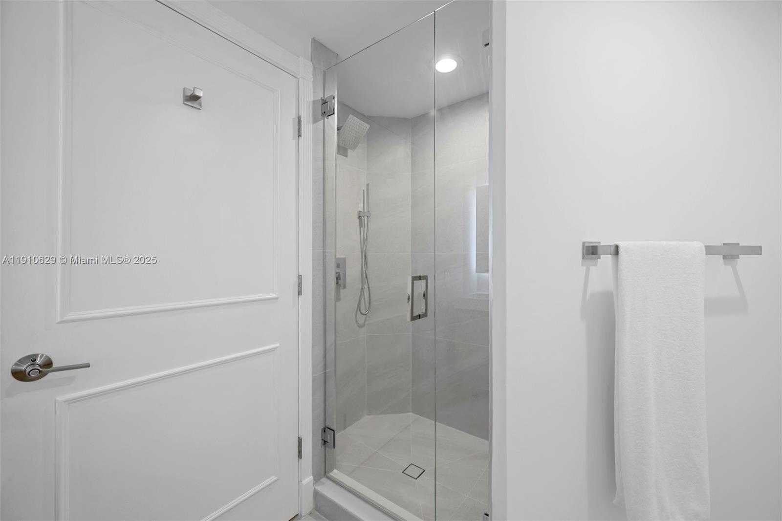 Small Image of 4779 COLLINS AVE #3206, Miami Beach Number 13