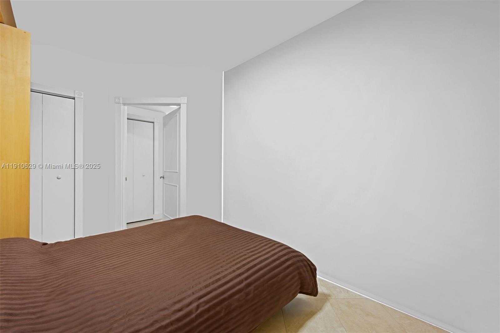 Small Image of 4779 COLLINS AVE #3206, Miami Beach Number 17